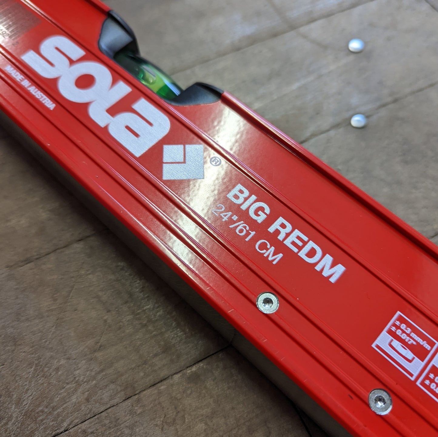 BIG Red SOLA Box-Beam 3 Focus-60 Vials 24" Level - Lateral Magnetic (LSB24LM)