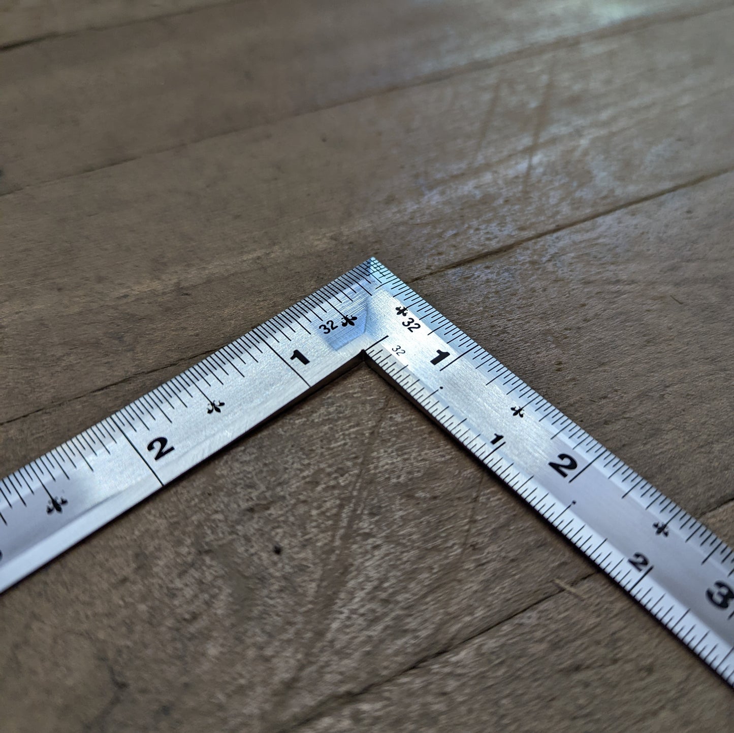 Shinwa 10" x 20" Carpenter's Square SAE w/ Square Scale (34517)