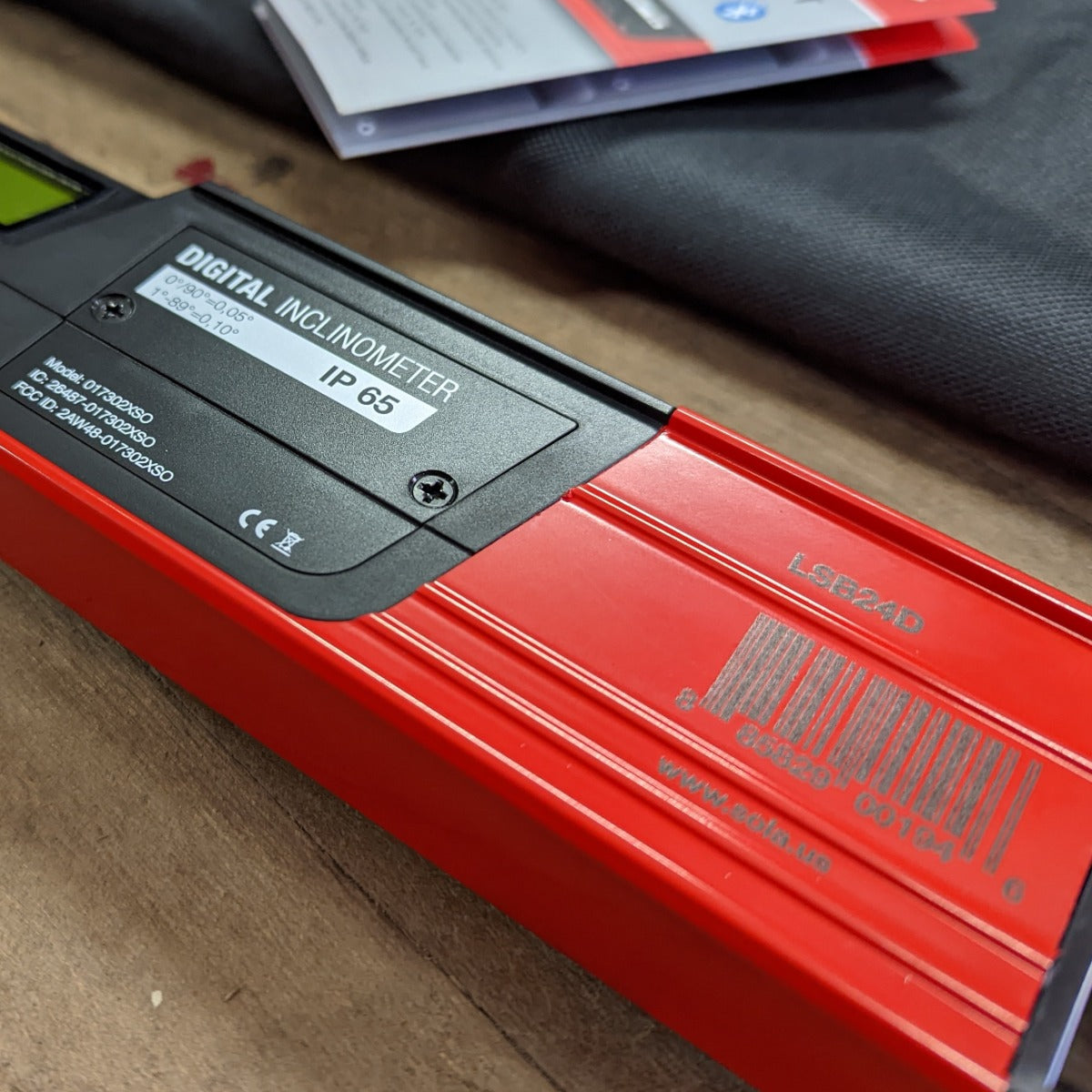Big Red SOLA DIGITAL 24" Box Beam Level w/ Bluetooth (LSB24D)