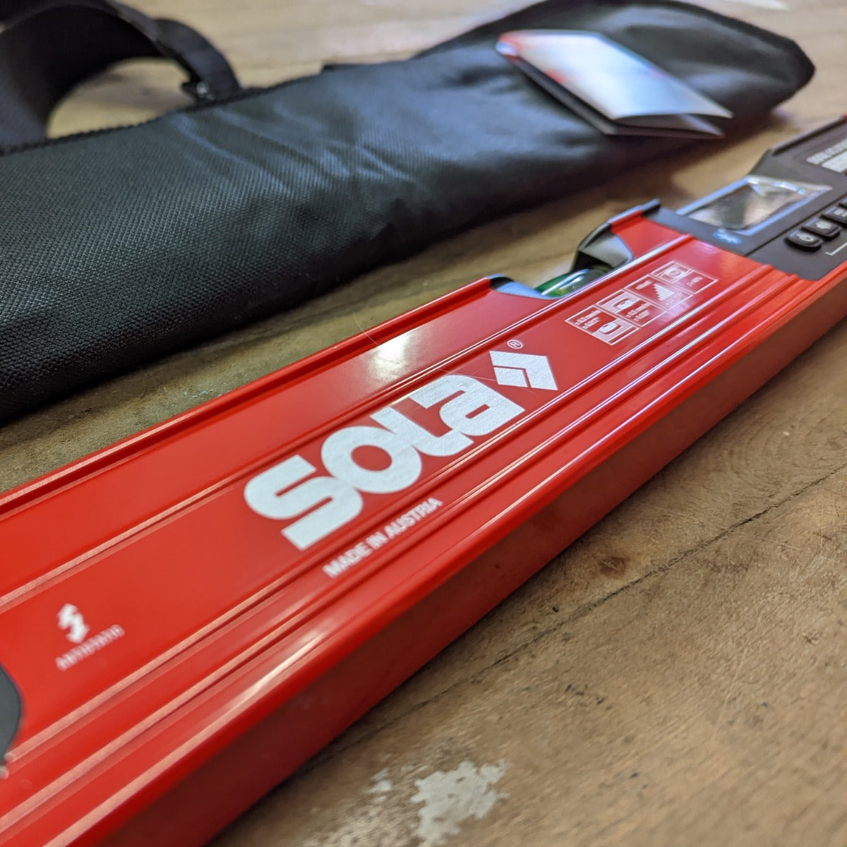 Big Red SOLA DIGITAL 24" Box Beam Level w/ Bluetooth (LSB24D)