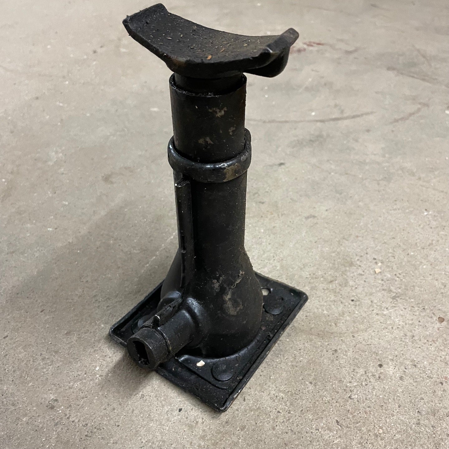 NOS Jeep Willys Telescopic Screw Jack 8-1/2" Tall - Raises up to 15-1/2"