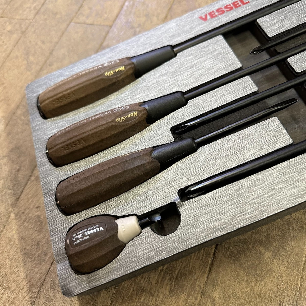 Vessel Non Slip Wood Compo Tang-Thru 8 Pc Screwdriver Set (3308EVA)