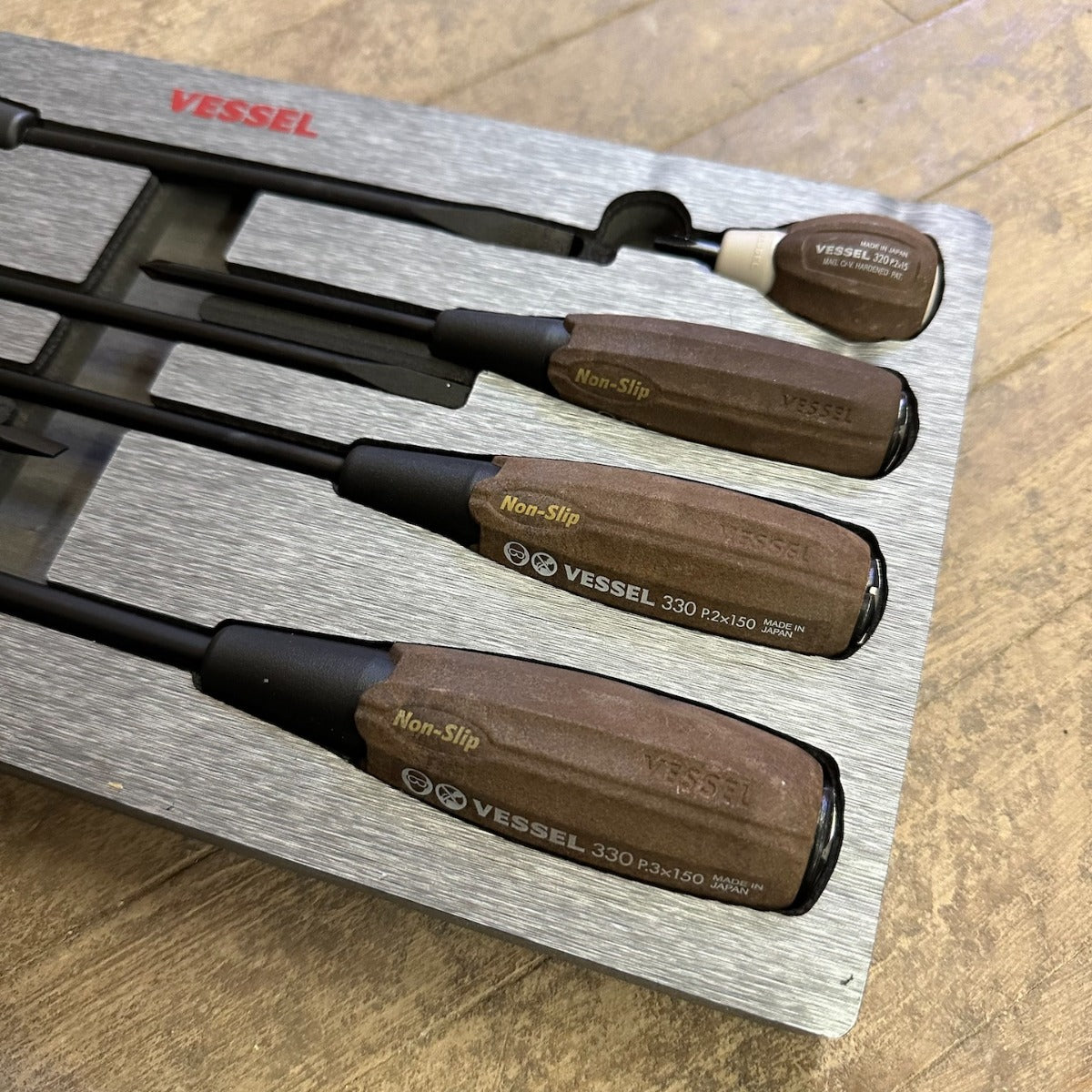 Vessel Non Slip Wood Compo Tang-Thru 8 Pc Screwdriver Set (3308EVA